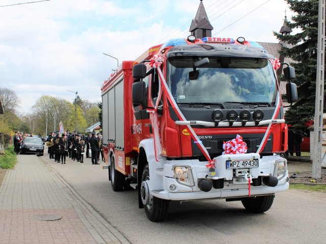 Uroczyste przekazanie samochodu ratowniczo – gaśniczego dla jednostki OSP w Lesznie